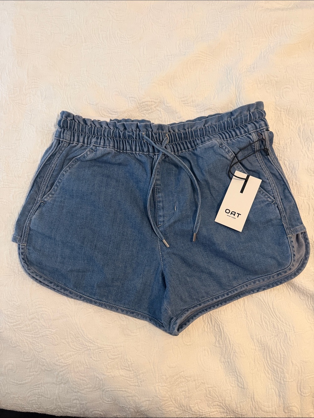 Oat NWT size 6/28 cloud luxe denim shorts